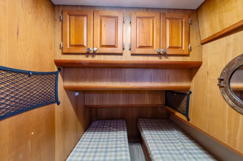 Slide: The Image of Mainship 400 Trawler 2004 - 36