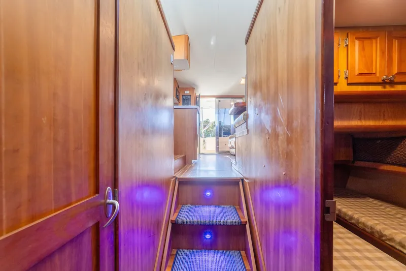 Slide: The Image of Mainship 400 Trawler 2004 - 41