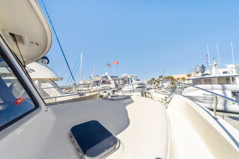 Slide: The Image of Mainship 400 Trawler 2004 - 46