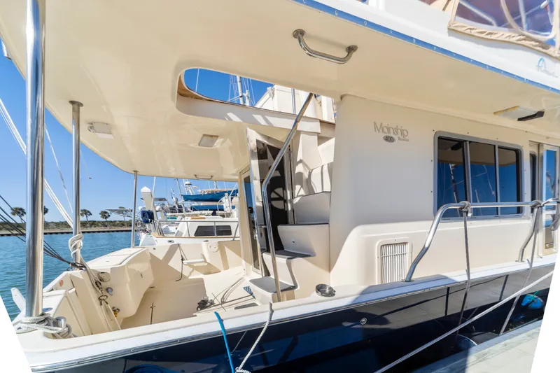 Slide: The Image of Mainship 400 Trawler 2004 - 6