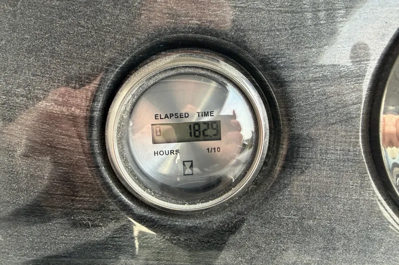 Slide: The Image of Hour meter showing 182.9 hours on 2019 Crest Classic 230 SLC. - 11