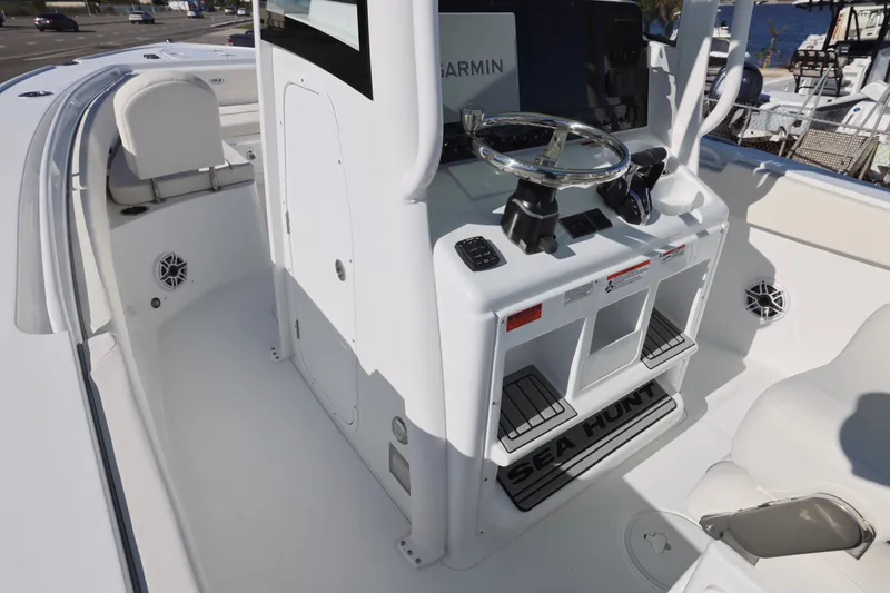 Slide: The Image of 2026 Sea Hunt Ultra 275 SE boat console with Garmin navigation system. - 18
