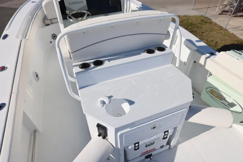 Slide: The Image of 2026 Sea Hunt Ultra 275 SE boat interior with console and Yamaha cooler. - 23