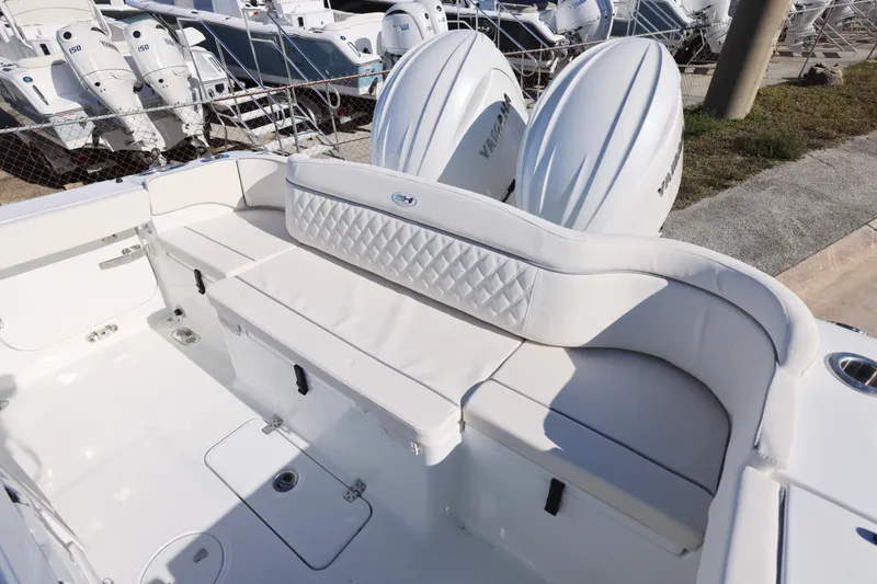 Slide: The Image of 2026 Sea Hunt Ultra 275 SE boat with dual Yamaha engines and spacious seating. - 7