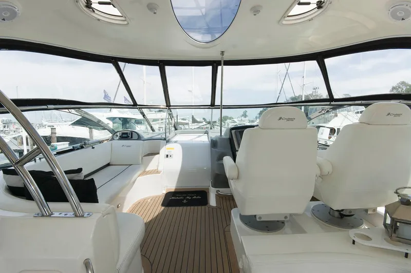 Slide: The Image of Interior of 2005 Cruisers Yachts 520 Express. - 9
