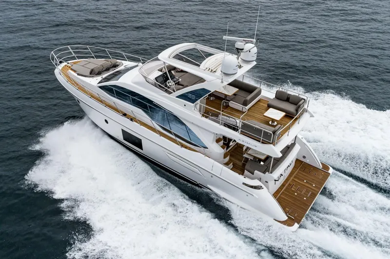 Slide: The Image of Azimut 55 2020 - 10