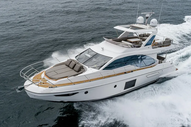 Slide: The Image of Azimut 55 2020 - 19