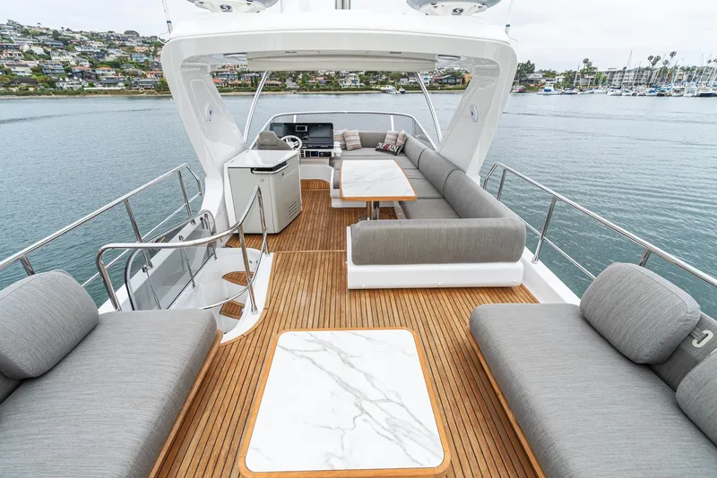 Slide: The Image of Azimut 55 2020 - 23