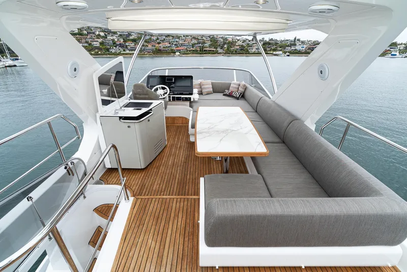 Slide: The Image of Azimut 55 2020 - 24