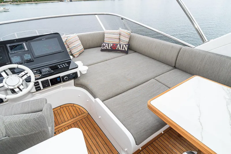 Slide: The Image of Azimut 55 2020 - 28