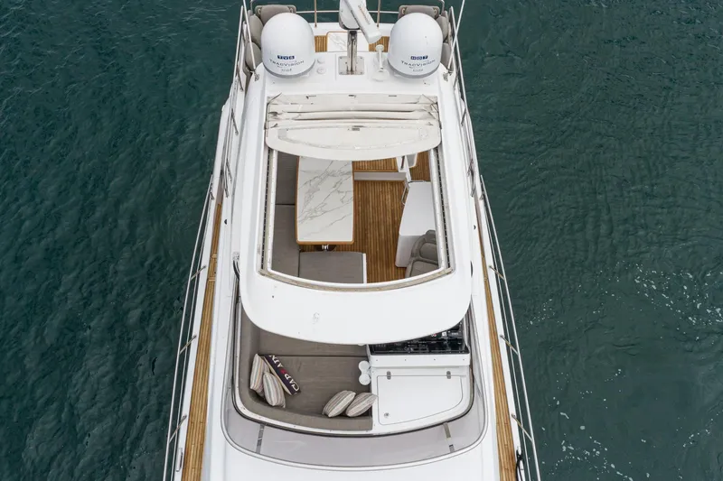 Slide: The Image of Azimut 55 2020 - 37