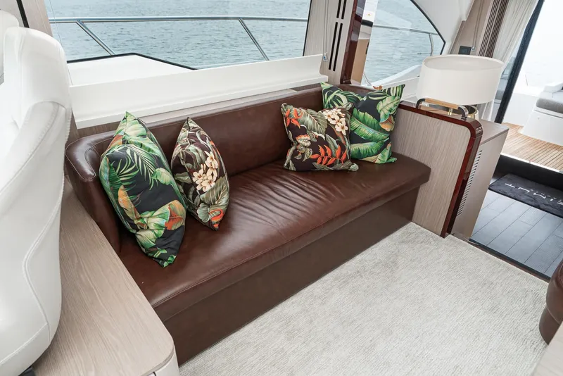 Slide: The Image of Azimut 55 2020 - 55