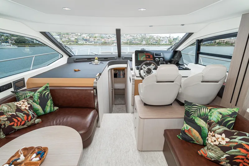 Slide: The Image of Azimut 55 2020 - 56