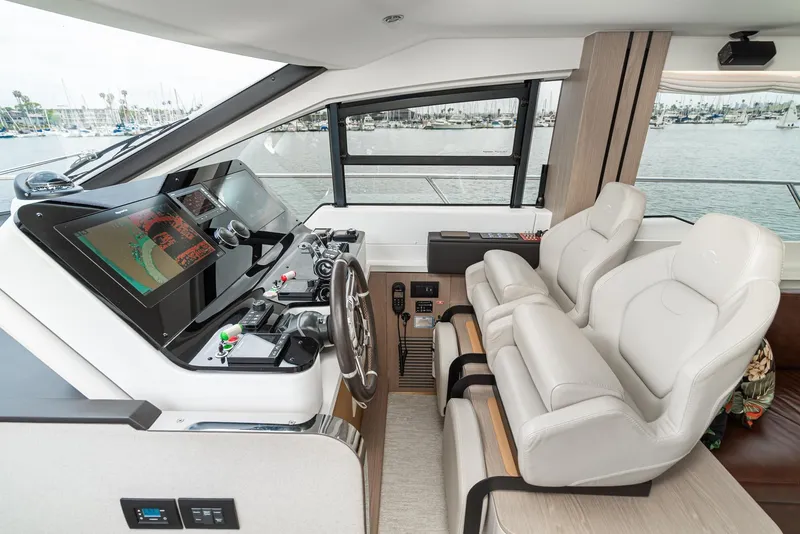 Slide: The Image of Azimut 55 2020 - 58