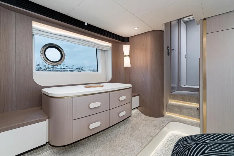 Slide: The Image of Azimut 55 2020 - 63