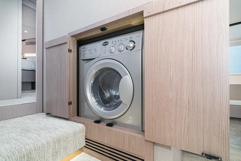 Slide: The Image of Azimut 55 2020 - 64