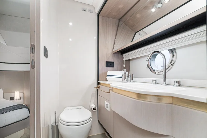 Slide: The Image of Azimut 55 2020 - 65