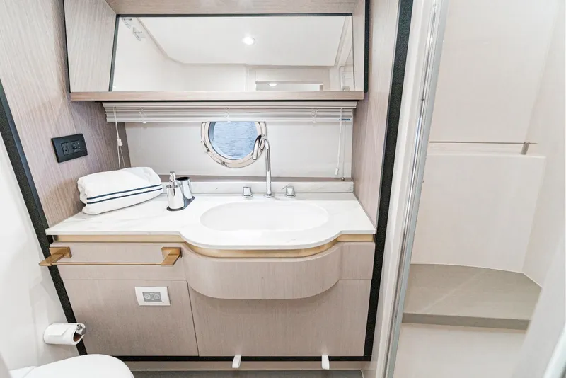 Slide: The Image of Azimut 55 2020 - 66