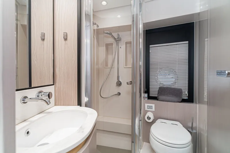 Slide: The Image of Azimut 55 2020 - 70