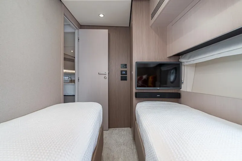 Slide: The Image of Azimut 55 2020 - 72