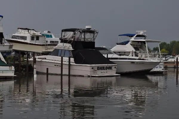 Slide: The Image of Sea Ray 390 Sedan Sportfish 1985 - 0