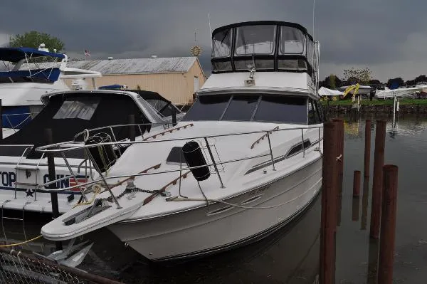 Slide: The Image of Sea Ray 390 Sedan Sportfish 1985 - 1