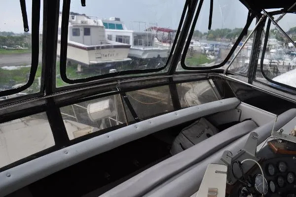 Slide: The Image of Sea Ray 390 Sedan Sportfish 1985 - 10