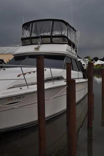 Slide: The Image of Sea Ray 390 Sedan Sportfish 1985 - 2
