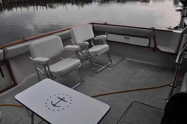 Slide: The Image of Sea Ray 390 Sedan Sportfish 1985 - 3