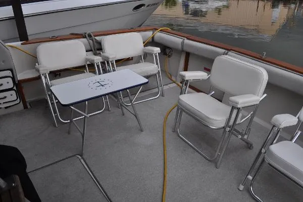 Slide: The Image of Sea Ray 390 Sedan Sportfish 1985 - 4