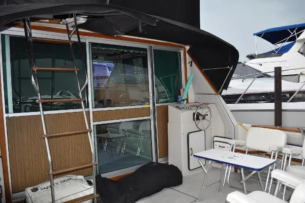 Slide: The Image of Sea Ray 390 Sedan Sportfish 1985 - 5