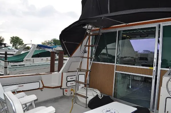 Slide: The Image of Sea Ray 390 Sedan Sportfish 1985 - 6