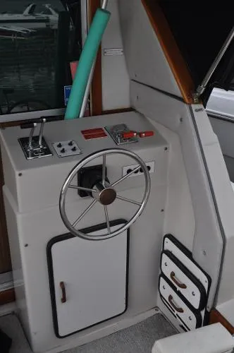 Slide: The Image of Sea Ray 390 Sedan Sportfish 1985 - 7