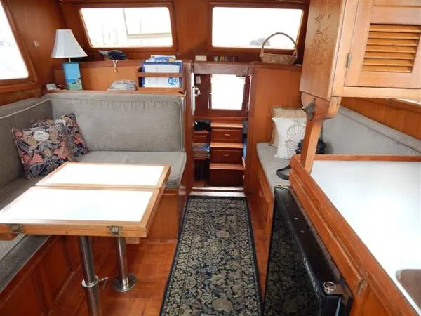 Slide: The Image of Marine Trader 34 Double Cabin 1989 - 2
