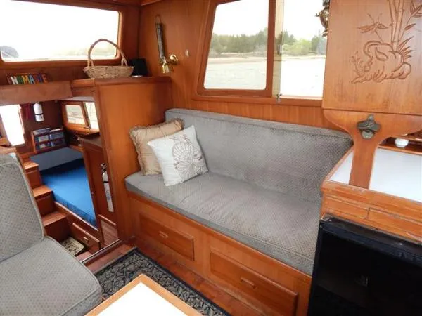 Slide: The Image of Marine Trader 34 Double Cabin 1989 - 3