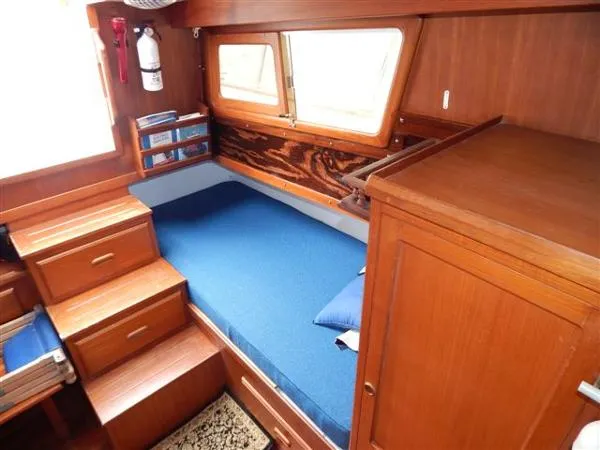 Slide: The Image of Marine Trader 34 Double Cabin 1989 - 4