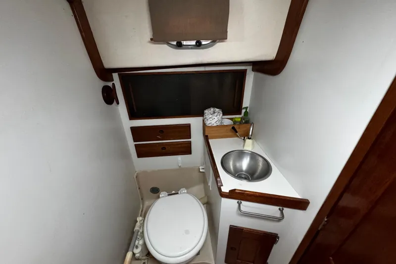 Slide: The Image of head next to the vberth - 54