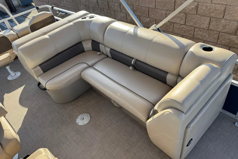 Slide: The Image of Luxurious seating on 2022 Sun Tracker Fishin' Barge 22 DLX pontoon boat. - 20