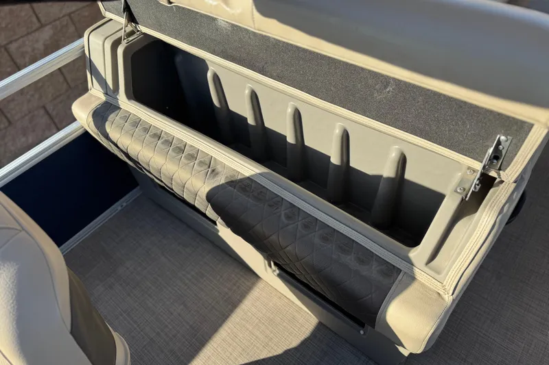 Slide: The Image of Sun Tracker Fishin' Barge 22 DLX 2022, open storage compartment with cushioned seating. - 26