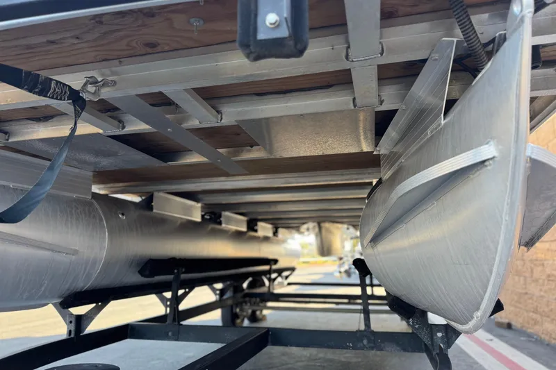 Slide: The Image of Underside view of 2022 Sun Tracker Fishin' Barge 22 DLX pontoon boat on trailer. - 4