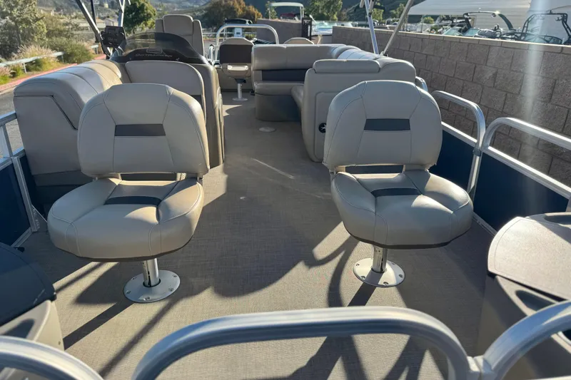 Slide: The Image of 2022 Sun Tracker Fishin' Barge 22 DLX interior with comfortable seating and spacious layout. - 9