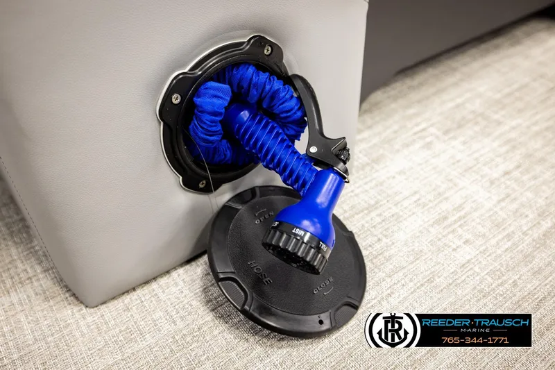 Slide: The Image of Blue hose attachment on Avalon VEN85 CCF 2026, Reeder-Trausch Marine branding visible. - 44