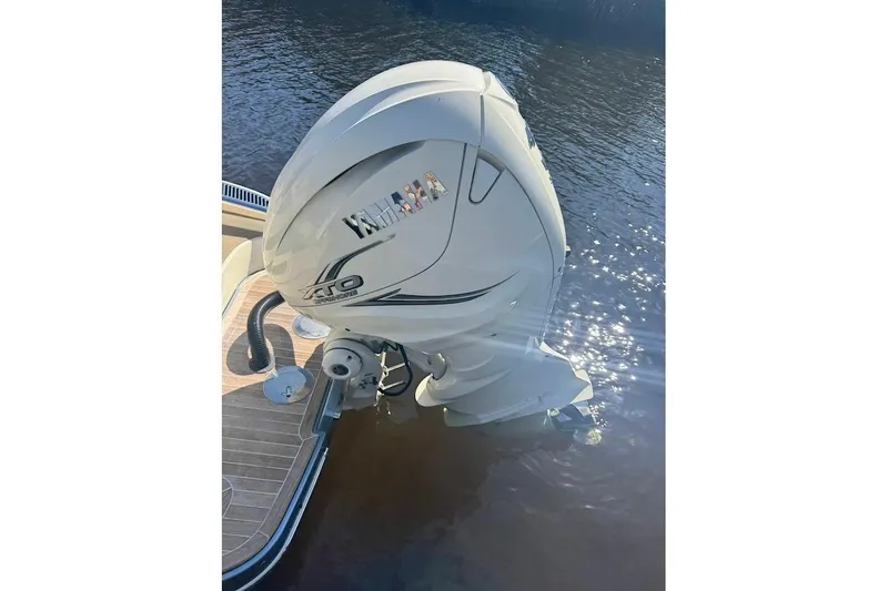 Slide: The Image of 2020 Chris-Craft Launch 28 with Yamaha XTO outboard engine on water. - 40