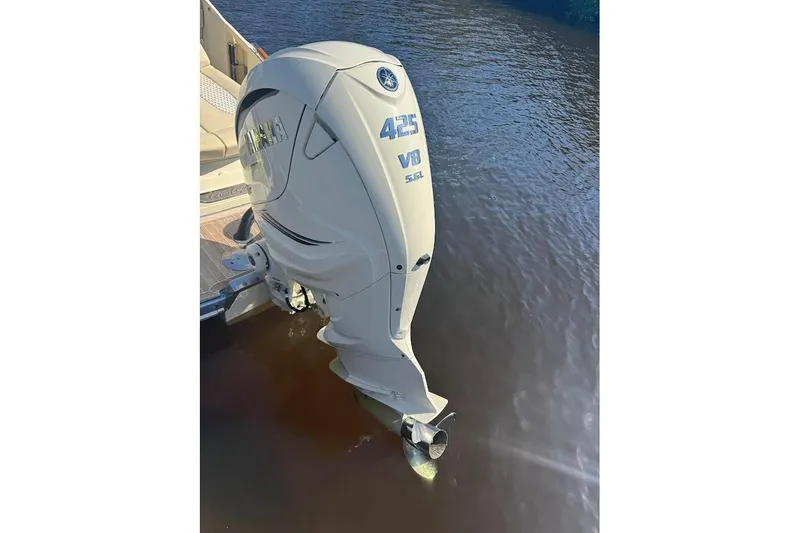 Slide: The Image of 2020 Chris-Craft Launch 28 with Yamaha 425 V8 outboard engine on water. - 41