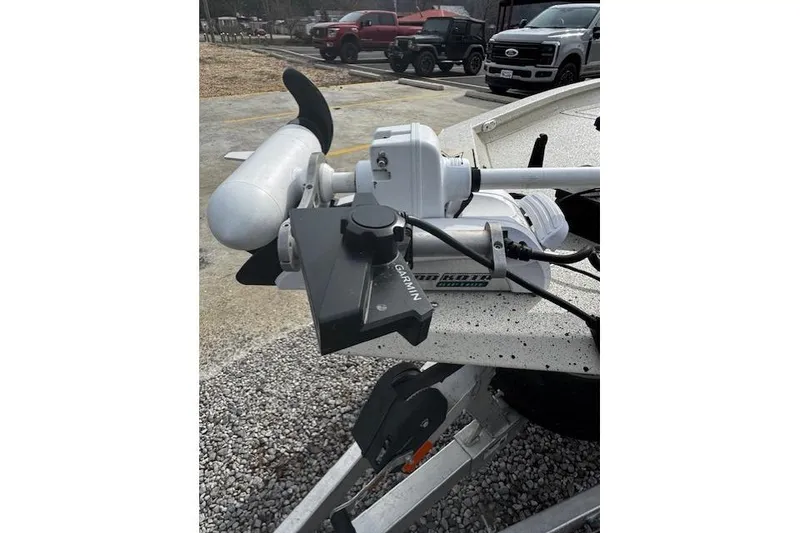 Slide: The Image of 2017 Xpress H20B Bay boat with Garmin and Minn Kota trolling motor. - 7