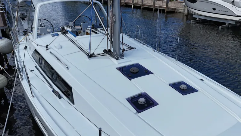 Slide: The Image of Beneteau Oceanis 41.1 2019 - 18