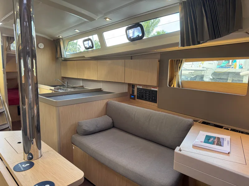 Slide: The Image of Beneteau Oceanis 41.1 2019 - 46