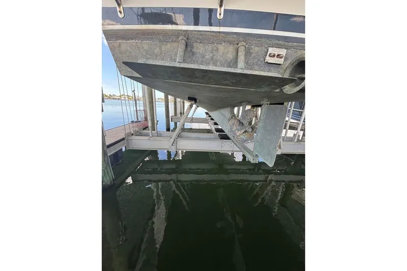 Slide: The Image of 2006 Mariner Orient boat hull and propeller in dockside view. - 3