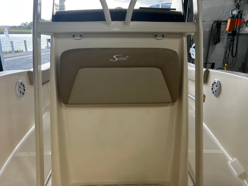 Slide: The Image of Scout 195 Sportfish 2024 - 15