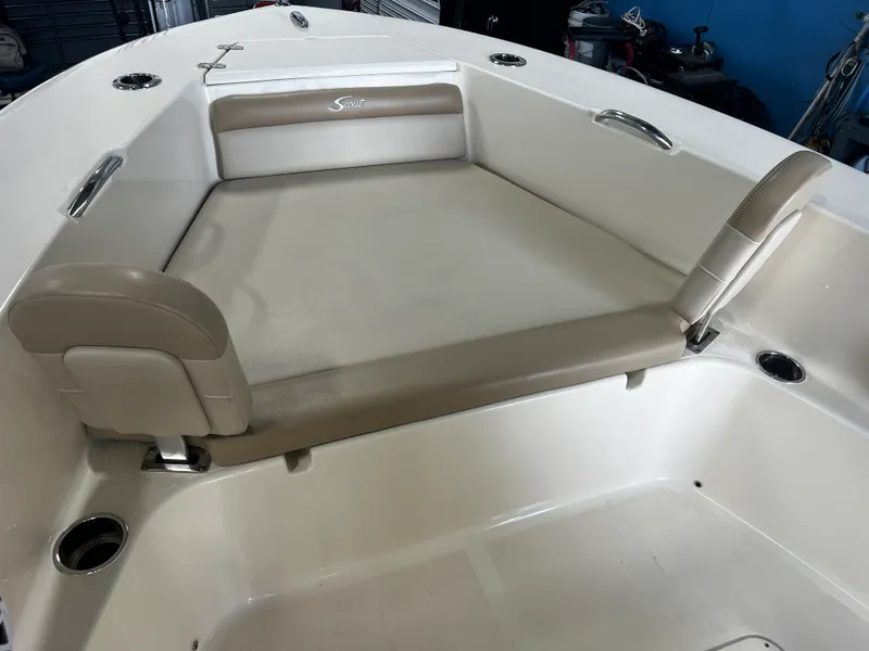 Slide: The Image of Scout 195 Sportfish 2024 - 16